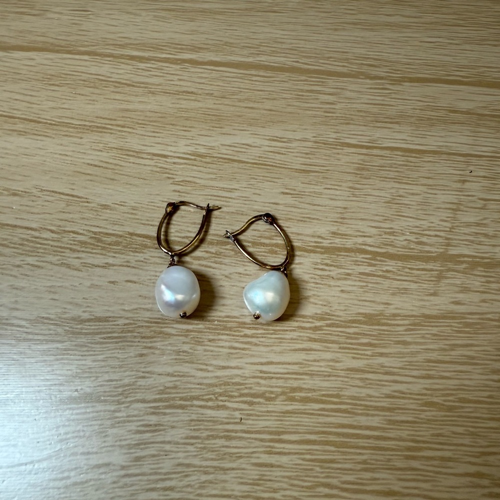 Mejuri pearl earrings